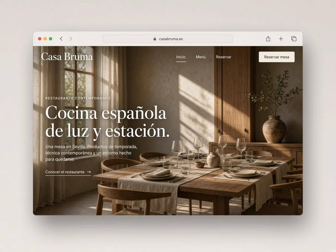 Vista previa de la web Casa Bruma: página de restaurante con reserva visible y fotografía del comedor.